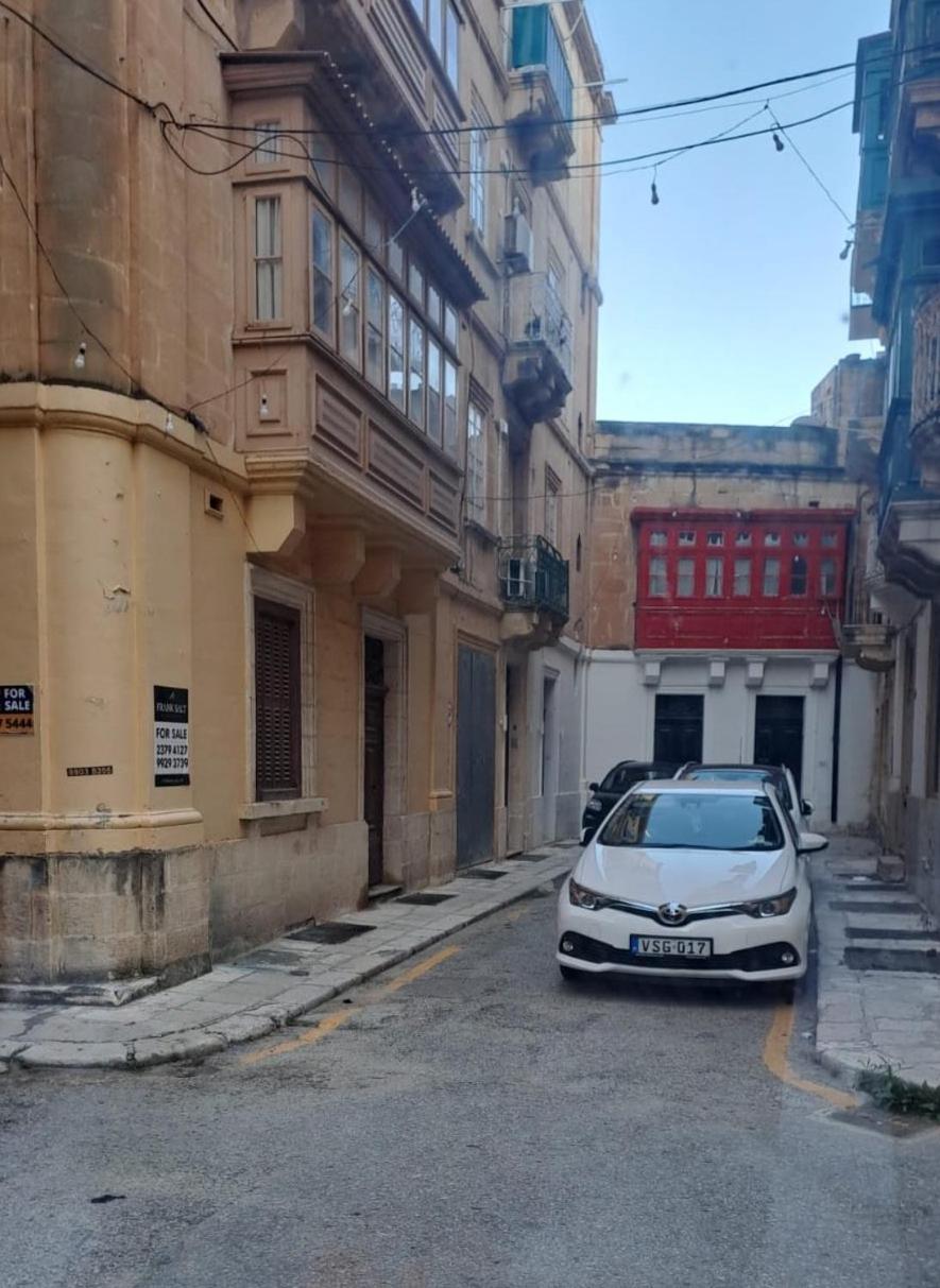 Door Nine -Townhouse With Harbour Views Vila Floriana Exterior foto